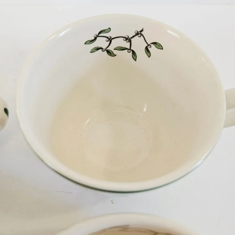 Vintage Spode England Christmas Tree Holly Eight Piece Tea Cup Saucer Set S-3324